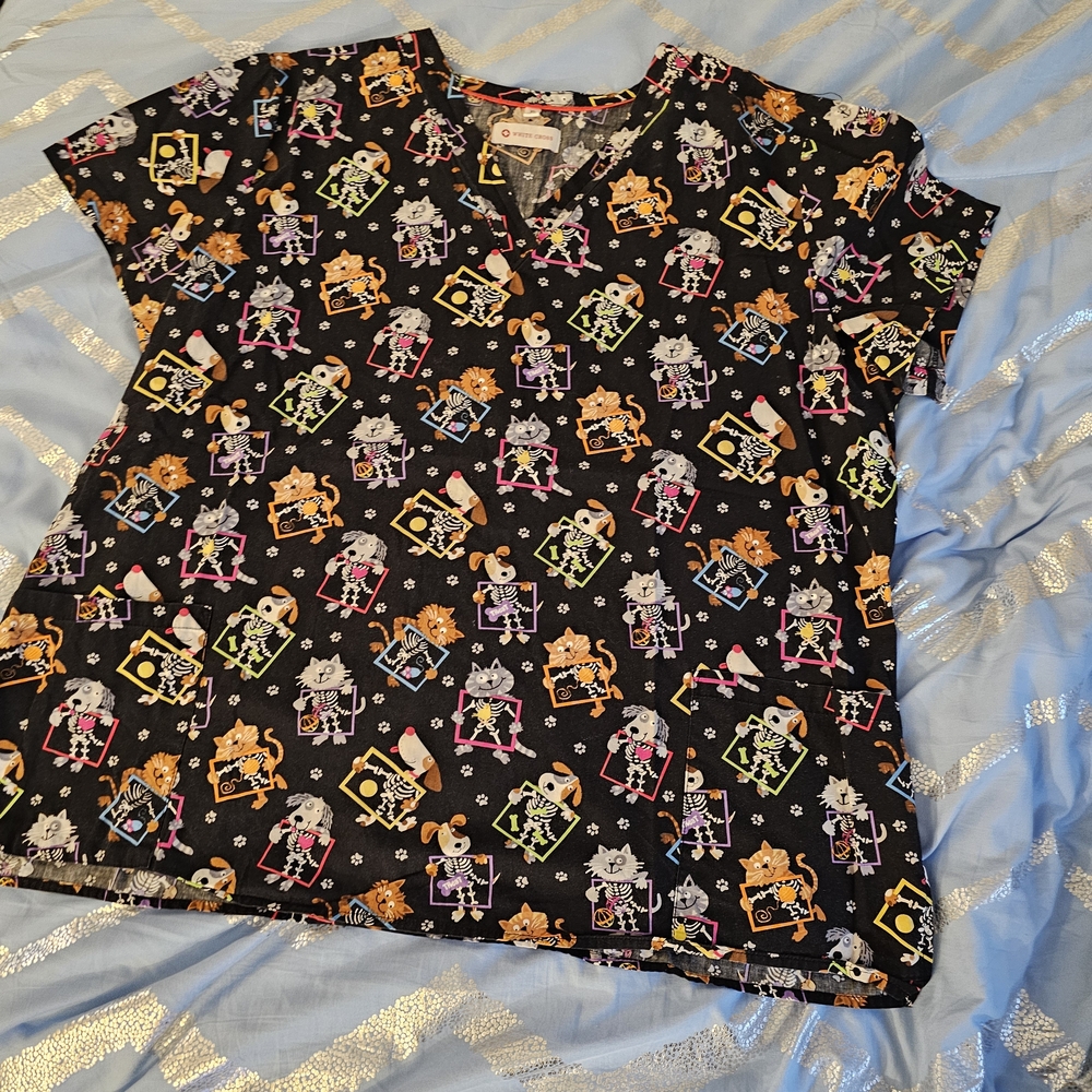 White Cross Nursing Top Animal Print Top Vetenarian Uniform